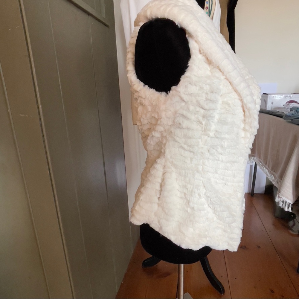Me Jane Vest, Small - Picture 3 of 13